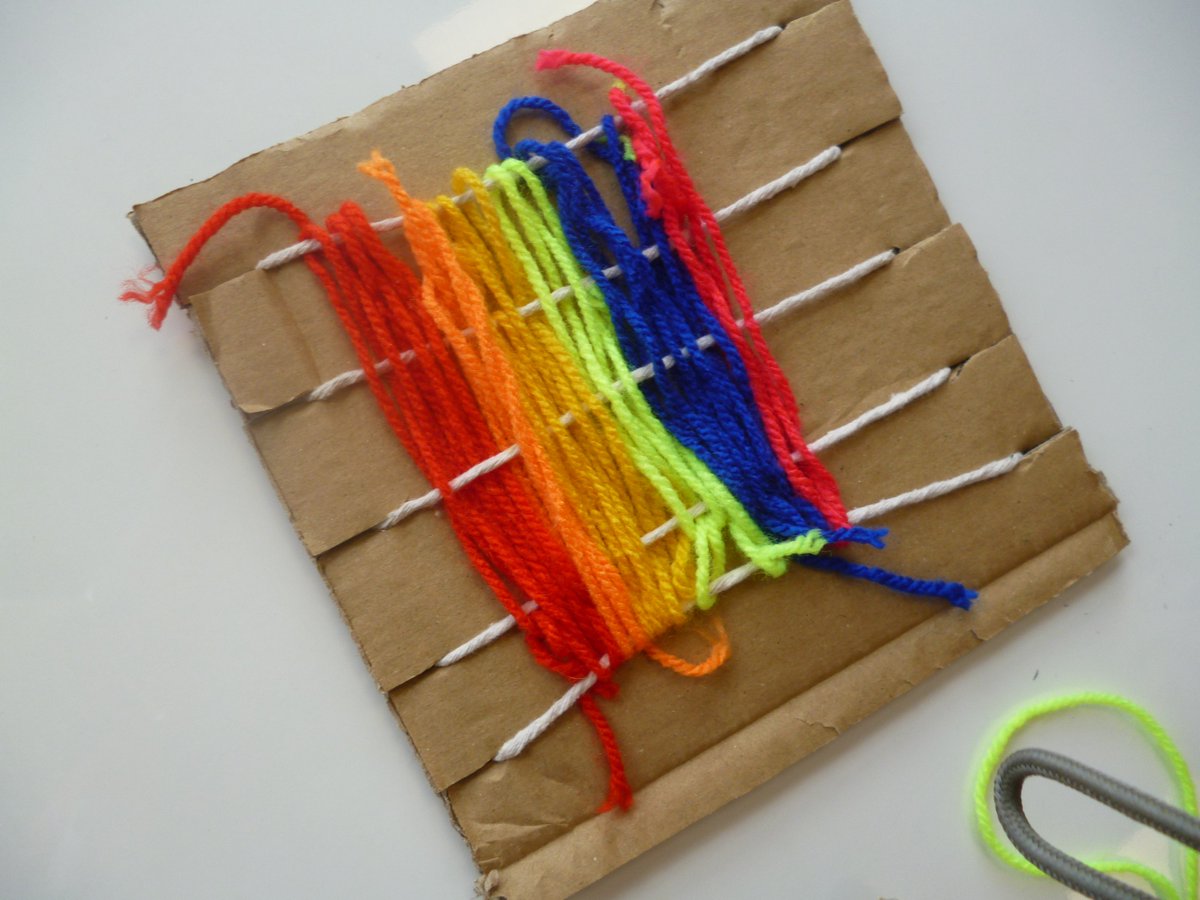 Class3_stmarys's tweet photo. In our Design and Technology lesson we used looms to weave wool. It was really tricky and took a lot of patience to do. Super resilience Class 3! 
Can we remember how the plague travelled to Eyam?
@stmarysderby @SRSCMAT https://t.co/7HNcmdpaFf