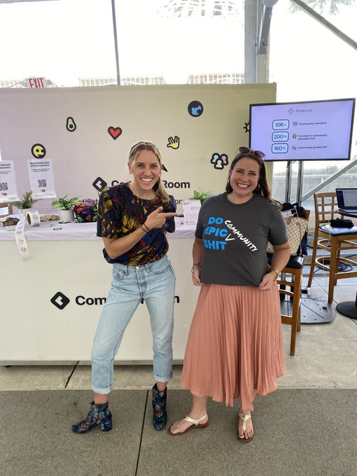 CommonRoomHQ's tweet photo. 🙌 Great to see old friends and make new ones during @CMX day 1 + our happy hour! If you are here, come say 'Hi!' at the @commonroomhq booth. While you're there make sure to help us spend our swag budget to support local charities.❤️#communityisateamsport #communityled #cmxsummit https://t.co/nF79aSGFI6
