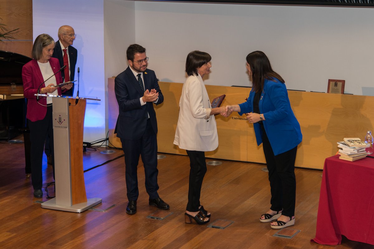 campusigualada's tweet photo. 🏅Un projecte de simulació clínica en infermeria, creat per professorat de la @FIF_UdL  i de l'@EPS_UdL del @campusigualada, rep el Premi Vicens Vives. 🏅

👉El lliurament de premis s'ha celebrat aquest matí en el marc de la inauguració del curs del sistema universitari català. https://t.co/TA80yxHuv2