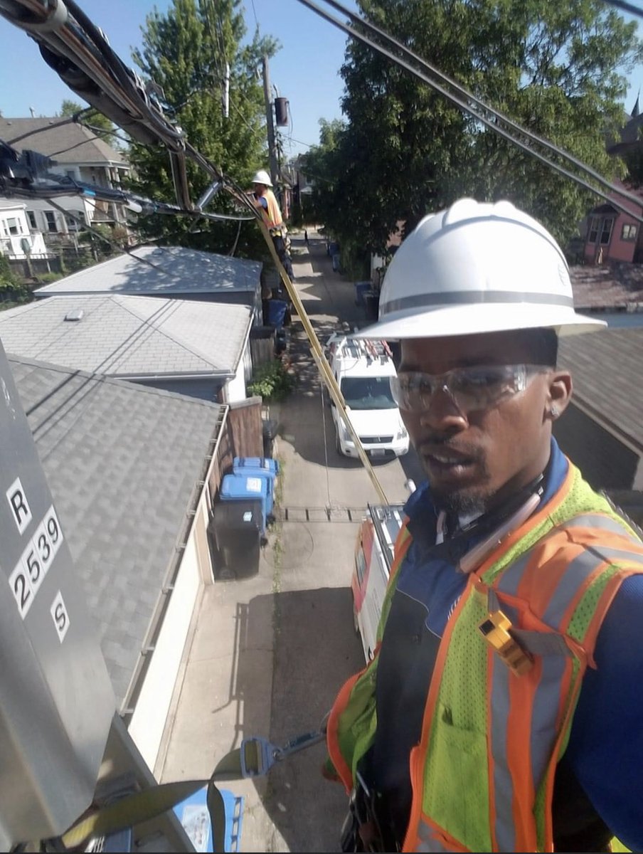 Throwback Thursday y’all 🗣drop them throwbacks!!🤠
<a href="/ATT/">AT&T</a> fiber installation technician.