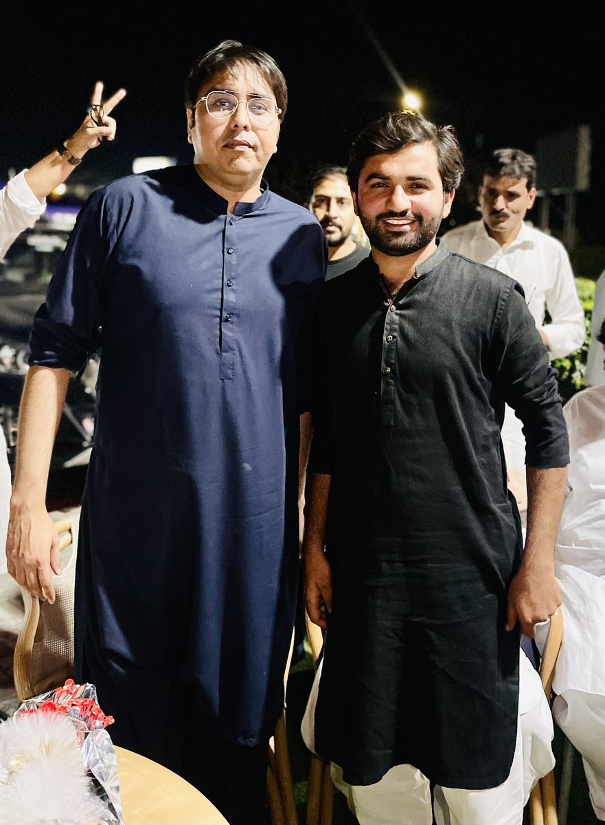 ڈاکٹر شہباز گل کے ساتھ لاہور جاتے ہوئے ✌️