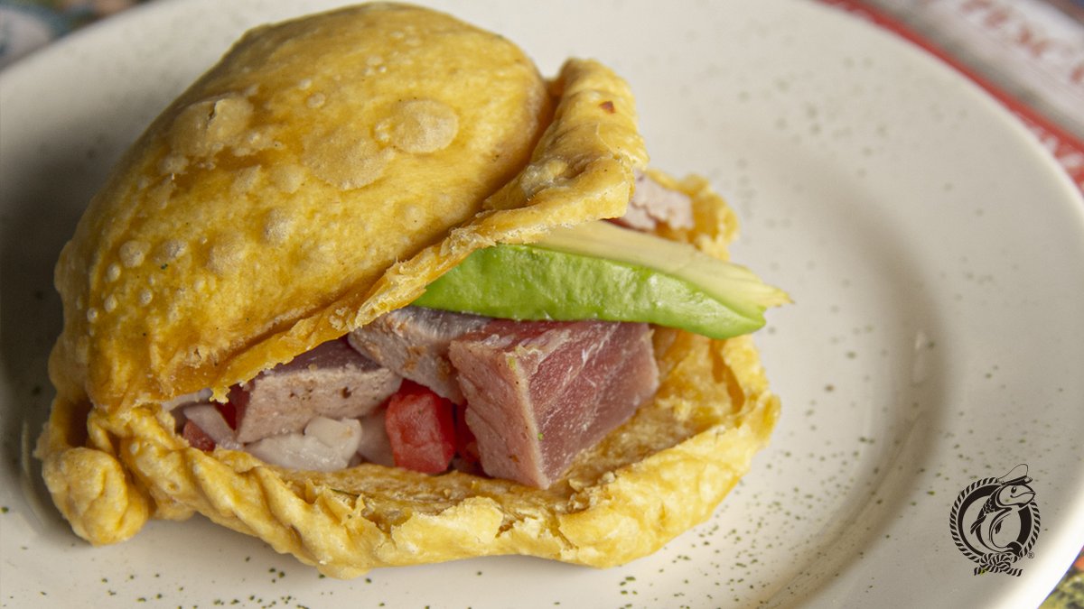 SoyCapitanP's tweet photo. ¿Tienes prisa y quieres algo rápido, rico y que vale la pena?🤤😍
Pídete una«Empanada de atún» 🥟 🐟
Pídelo en cualquiera de nuestras sucursales.
¡Te esperamos en #LaMejorPescadería!
#Empanada #Empanadadeatun #Deprisa #Mespatrio #deantojo #delmar #antojo #deliciousfood https://t.co/M9JVBvUdqY