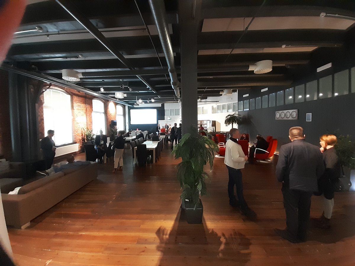 JanneHarjamaki's tweet photo. Tapahtumassa oli mahdollista hyödyntää myös #matchmaking. Sainkin vaihdettua ajatuksia muutaman yritysedustajana kanssa. Kiitos heille ajastansa, kiitos  #greenbusinessareena #pori #prizztech #kamuhanke https://t.co/oPpDt5rxxT
