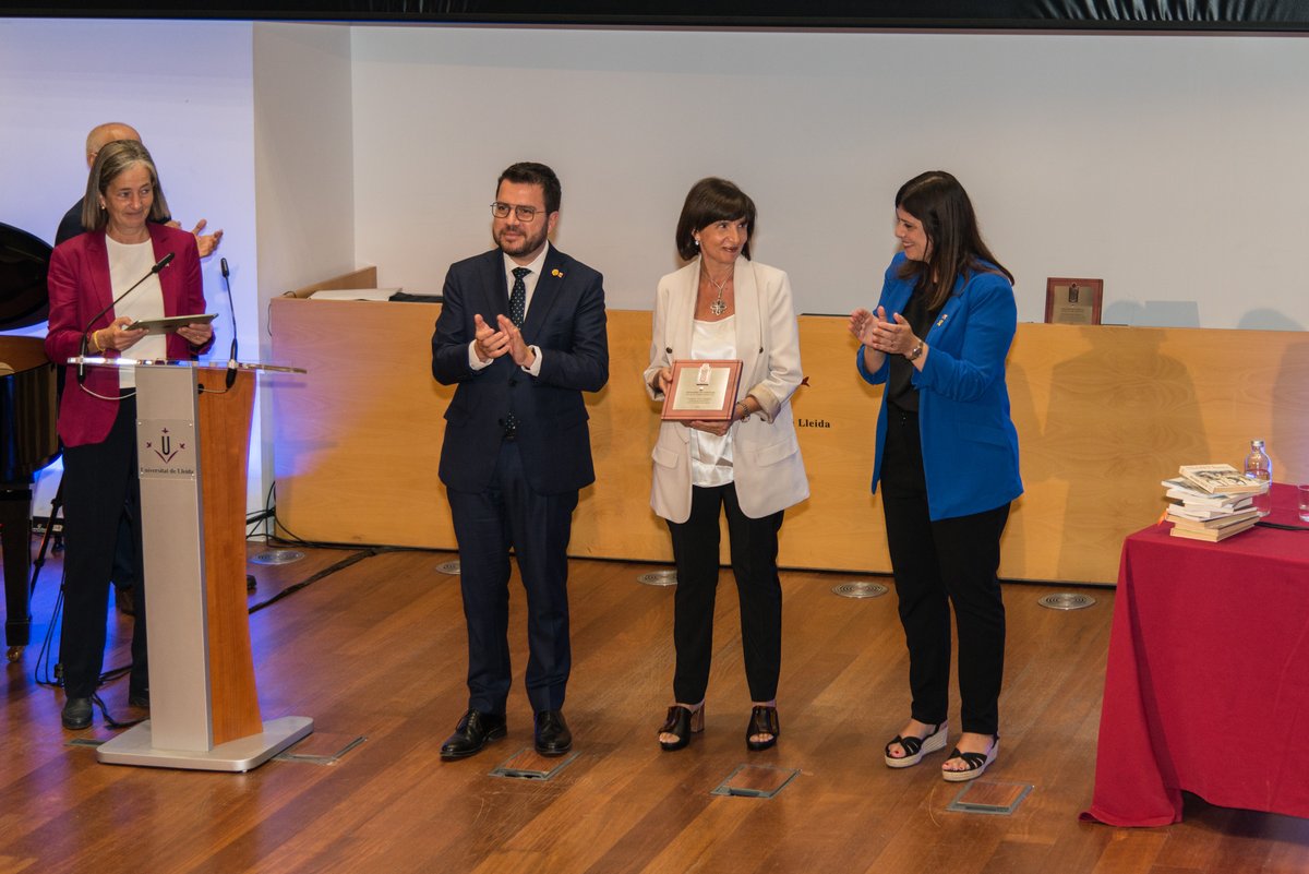 campusigualada's tweet photo. 🏅Un projecte de simulació clínica en infermeria, creat per professorat de la @FIF_UdL  i de l'@EPS_UdL del @campusigualada, rep el Premi Vicens Vives. 🏅

👉El lliurament de premis s'ha celebrat aquest matí en el marc de la inauguració del curs del sistema universitari català. https://t.co/TA80yxHuv2