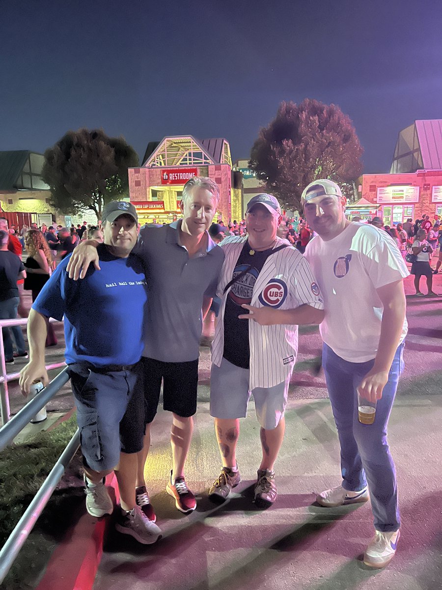 fastrichiePJ's tweet photo. Fun run of Pearl Jam shows..3 shows in 5 days. Tired but worth it! @freeraff91 @ocalive13 @bdag98 https://t.co/grwgbR6XCc