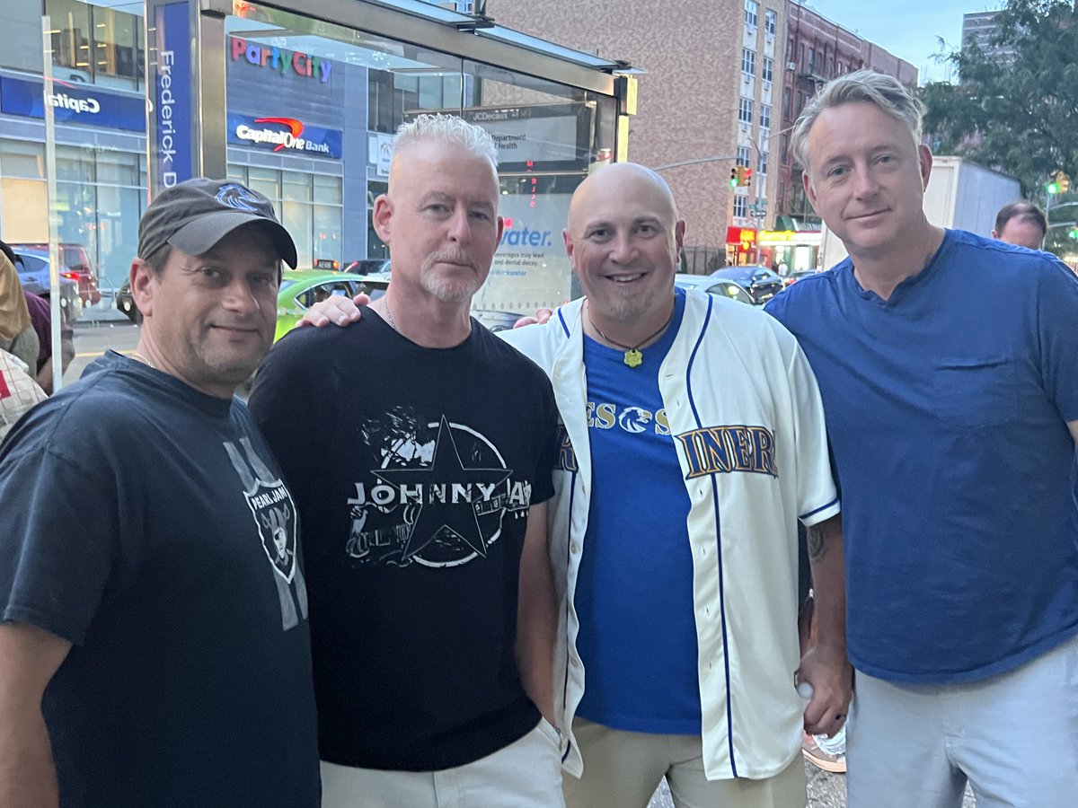 fastrichiePJ's tweet photo. Fun run of Pearl Jam shows..3 shows in 5 days. Tired but worth it! @freeraff91 @ocalive13 @bdag98 https://t.co/grwgbR6XCc