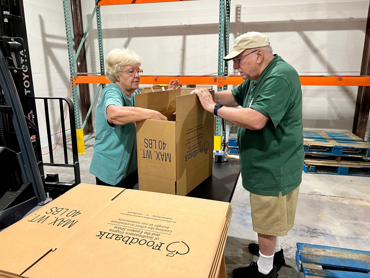 FoodbankSEVA's tweet photo. We’re getting right to work! A group of community volunteers packed 500 BackPacks this morning which will provide weekend meals to children and their families from Western Tidewater. #foodbankseva #HungerActionMonth2022 #EndHunger #foodbanksevaHAM #TeamWT https://t.co/r00cxzSk6o