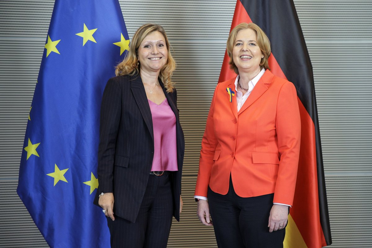 YaelBRAUNPIVET's tweet photo. 📣 Coup d’envoi du #G7parlementaire à Berlin ! 

Je rencontre mon homologue, @baerbelbas Présidente du #bundestag, pour évoquer nos dossiers communs. Une femme engagée pour une Europe forte et souveraine et une coopération renforcée par notre assemblée parlementaire 🇫🇷🇩🇪 https://t.co/c3EJ510SOh