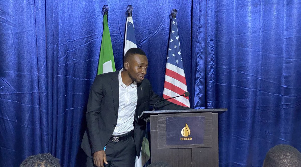 cedtvofficial's tweet photo. “If you talk skilfully you make a fortune.
The world buys and sells one thing and that's influence” — Chinedu okeke speaks on
‘public speaking for success’
#cedtalk #cedtalknnewi #cedtalkevent @Ubanized @NnewiCity @RaymondRuach @emmanuel_syke https://t.co/EIO655Lb32