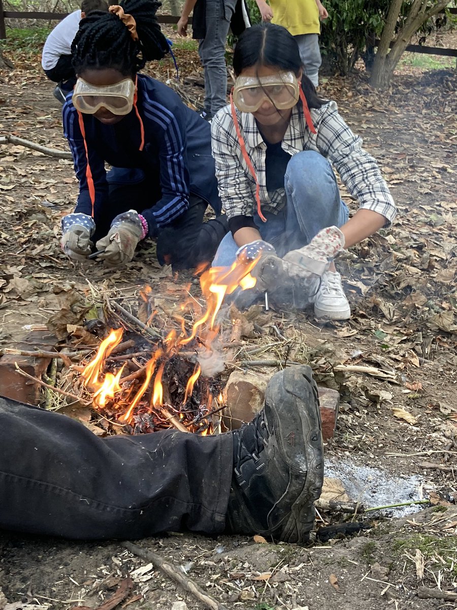 MontemSchool's tweet photo. Bush craft, an important skill our children learned today at Cardfields.#cardfields https://t.co/dALvg47mSo