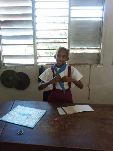 pinar_ee's tweet photo. Enseñar y aprender lengua de señas son procesos con los cuales la sociedad se familiariza.  Es por ello que la Maestra Yamila Días Solano trabaja con nuestros educando para que aprendan la LSC.#Cuba #PinardelRío #CubaMined #ALaEducaciónPonleCorazón https://t.co/9LsZJkrfvl