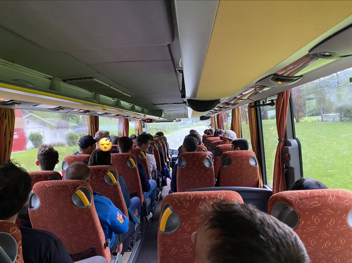 Punk ist nicht tot, Punk fährt (vernünftigerweise) mit dem Shuttlebus vom Parkplatz zum Ärztekonzert.