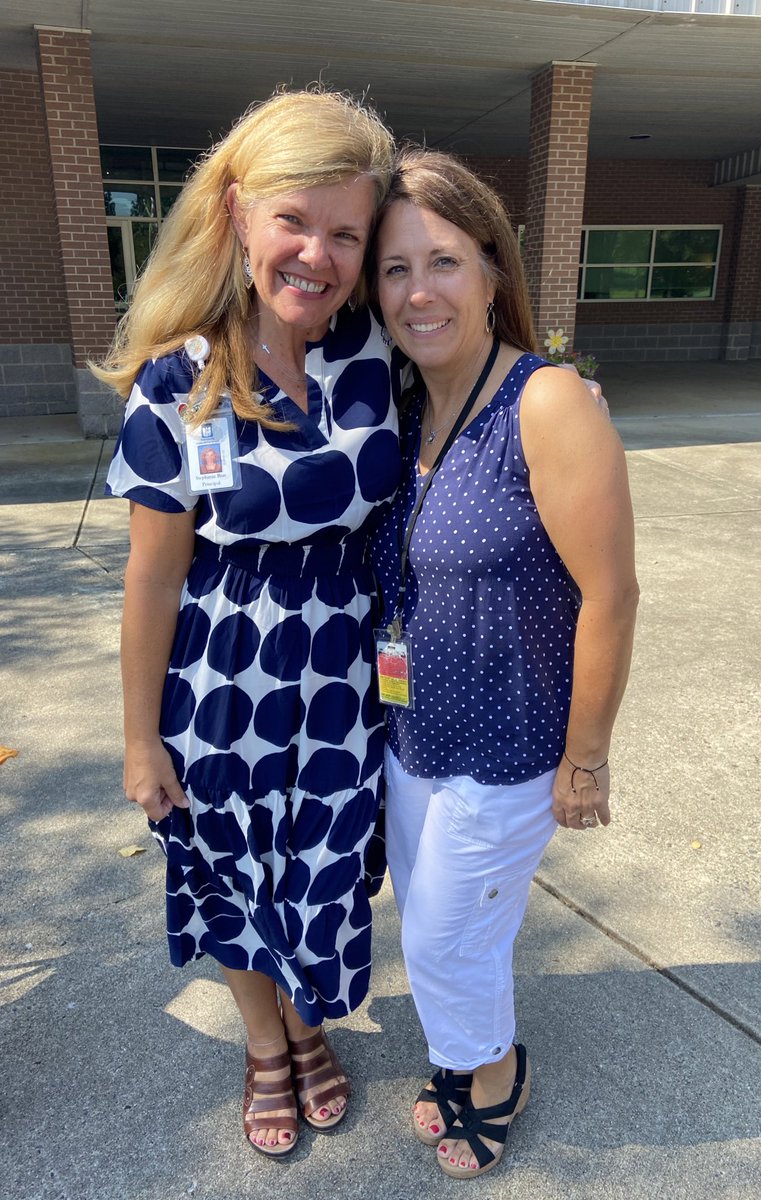 otterbaker's tweet photo. National Dot Day twinsies!! 🔴 #itsbetterinthegrove https://t.co/W0MGOOXTVj