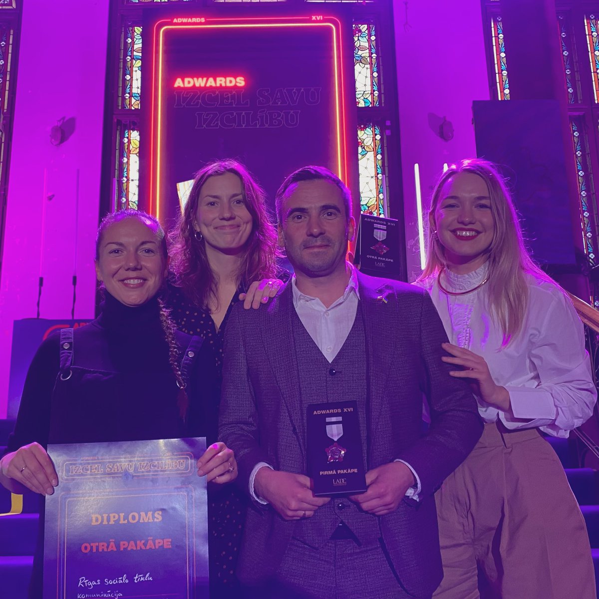MStakis's tweet photo. #Adwards zelta balvu ieguvusi @RigasDome 🇱🇻valsts svētku mēneša kampaņa “Cel Latviju ar darbu, dziesmu, valodu”. https://t.co/syyQotvN92
Pelnīts Dārtas Apsītes, Renātes Lagzdiņas, Evijas Celmas ieguldītās enerģijas un radošā snieguma novērtējums! Par jaunu elpu Rīgas pilsētvidē! https://t.co/9Aw3tiQN7M