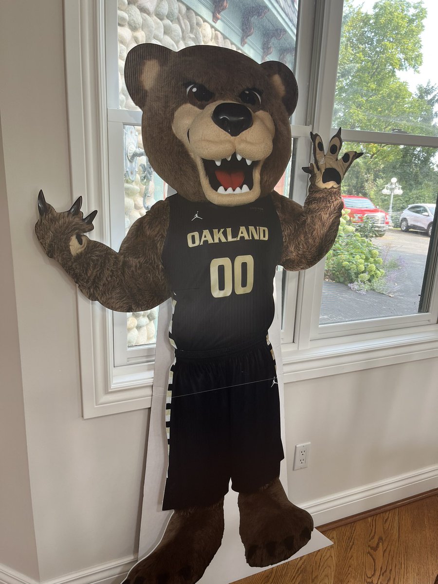 OU_SPC's tweet photo. Grizz is ready for Student Philanthropy Month starting October 1st! Are you? https://t.co/MnDNsMcF84