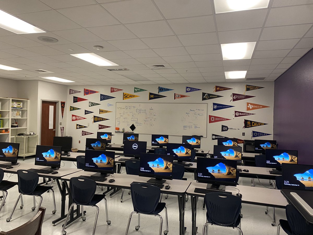 luismartinezMBA's tweet photo. Huge shoutout to our awesome computer technician Joseph and his hardworking student assistants for getting our @SCEIs_EHS room looking like a proper lab! @Eastlake_HS https://t.co/uujBhb9ktQ