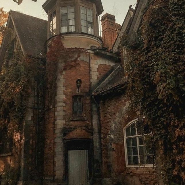 🕯🏰 (@regencyspirit) on Twitter photo 