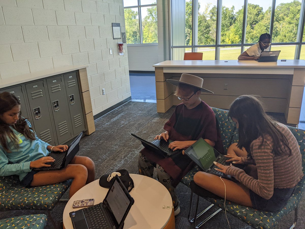 Nighthawk's Spanish teacher tweet media