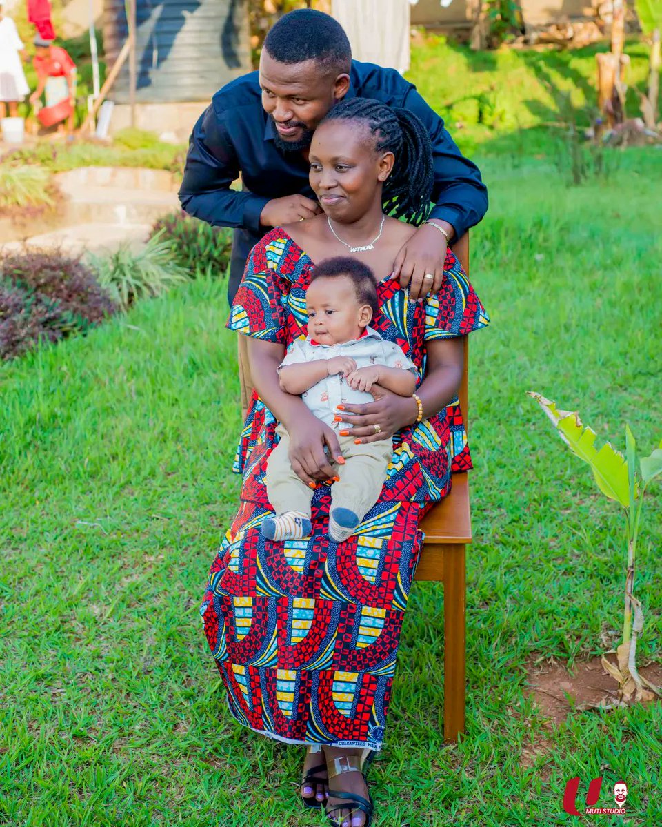 umutistudio's tweet photo. Famille #Niyonshuti Turishimye cyane rwose kuko Imana Idukunda Igashyiramo n' agasukari 😋😋😋
Muri make turi Abana ndetse ba #Bucuras Ikaba Papa 😊
@niyonshutinatacha &amp; @liam_bogdan muri impamvu ituma mbaho 🤲🏾🙏🏿 https://t.co/yld6tHzL7D