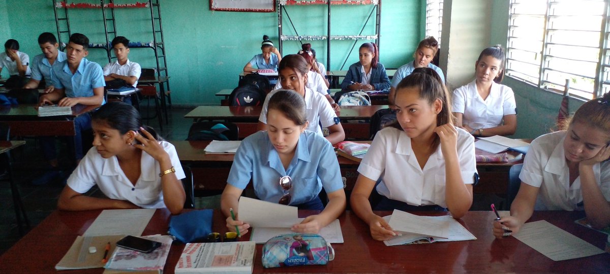 LinoIrizarri's tweet photo. Capacitados los estudiantes del IPU Ignacio Pérez, en el municipio #Jiguaní, #ProvinciaGranma para que se conviertan en colaboradores del proceso para el #Referendo sobre el #CódigoDeLasFamilias. #CUMJIGUANÍ #SomosUniversidadDGranma
@CharchavalY
@BuenoF_Narcy 
@DiazCanelB https://t.co/ayU14MwXqD