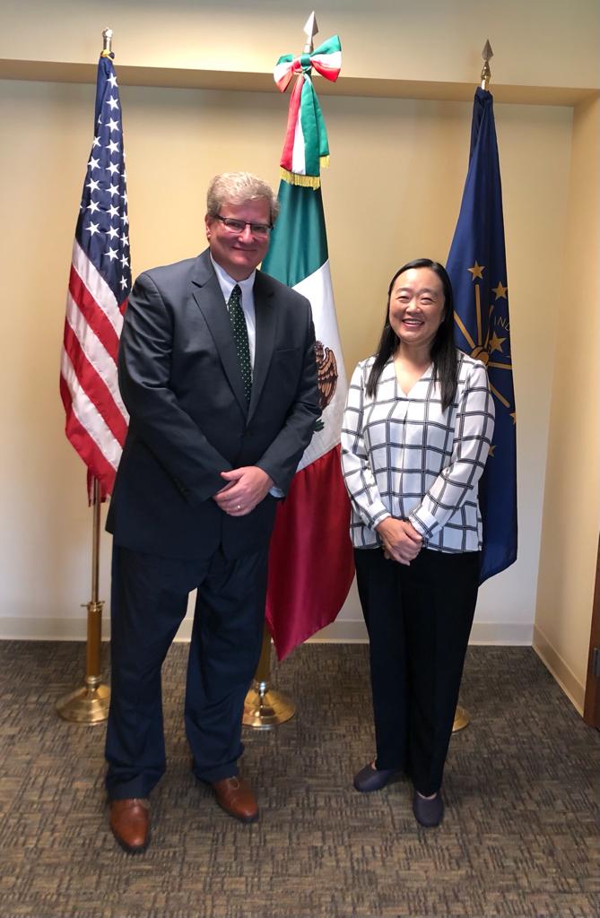 ConsulmexINI's tweet photo. La Cónsul Titular @MakiTeramotoS sostuvo hoy un encuentro con Larry Komp, Defensor Público especializado en pena capital #MCLAP, el cual busca asegurar que las y los mexicanos tengan acceso a un debido proceso y a una adecuada defensa. 

#ProtecciónConsular #ProtecciónPreventiva https://t.co/W90twElIec