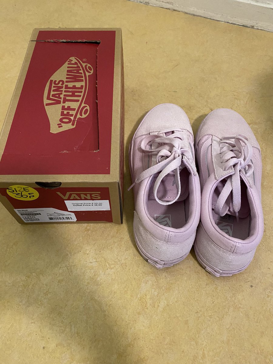 ppfavlists's tweet photo. #ส่งต่อ Vans old skool size US 5 / UK 4 / EU 36.5 / 23 CM

ใส่ไป2ครั้งถ้วน มีเลอะนิดหน่อยแต่สภาพดี ขอคนรับได้นะคะ ไม่มีกล่องน้าา

ส่งต่อ ฿800 รวมส่ง สนใจทักมาสอบถามกันก่อนได้ค่า
#ส่งต่อรองเท้า #มือสอง #ใช้ดีบอกต่อ #ของดีบอกต่อ https://t.co/raNnjqfdrf