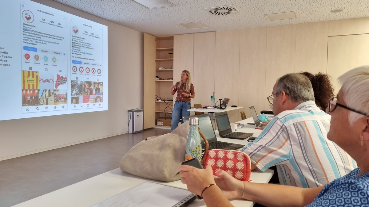 Les #miradeshumanes també afecten la comunicació: què diem, com ho diem. #Gràcies responsables de #comunicació de les nostres escoles, per la vostra creativitat🤩 i a tu també <a href="/Monikaurrutia/">Mònica ☀️</a> per aquesta fantàstica sessió sobre #instagram 📲 #escolacompetent