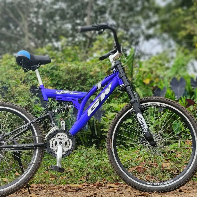 my new toy... i love it 😘 🚲🚲❤️❤️ https://t.co/HSaaAaAX13