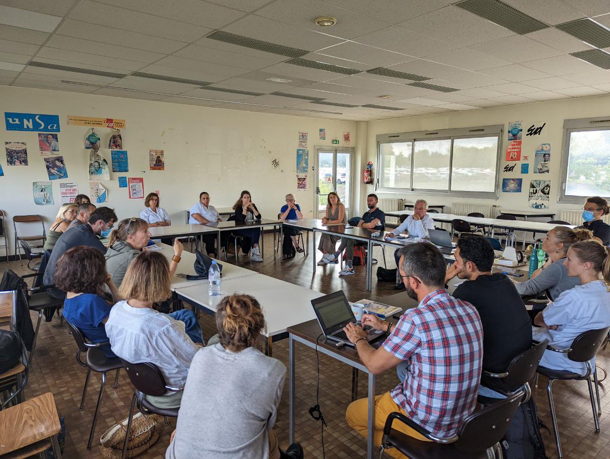 cfourniereelv's tweet photo. Rencontre avec le personnel soignant du #CHRU de #Tours, inquiet des fermetures de lit dans leurs services. 
Après l'université et le TJ, c'est l'hôpital qui est sous doté par rapport à d'autres territoires. 

🟢Mobilisons nous pour un service de psychiatrie digne 🟢 https://t.co/bg2Cc6QTPX