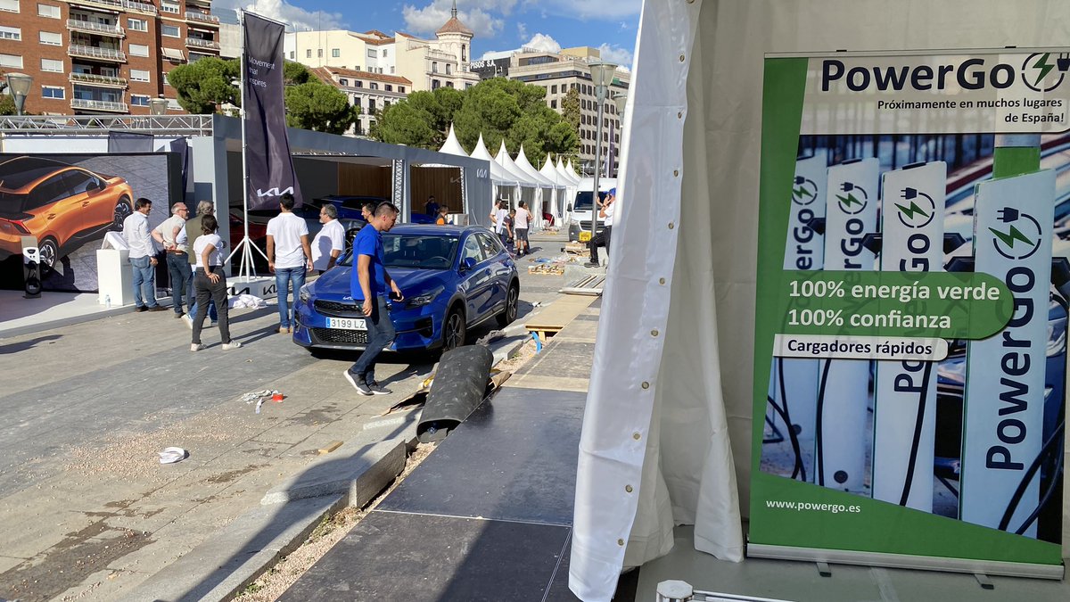 Carlos_DG_kWh's tweet photo. Ya estoy montando el stand en el @Feria_VEM de @PowerGo_energy y #Spirii

Pásate por La Plaza de Colón estos próximos tres días (viernes, sábado y domingo) y tendrás un obsequio de #PowerGo para pagar menos aún en nuestros cargadores!!

Os esperamos!! https://t.co/uKXVXKeVCt