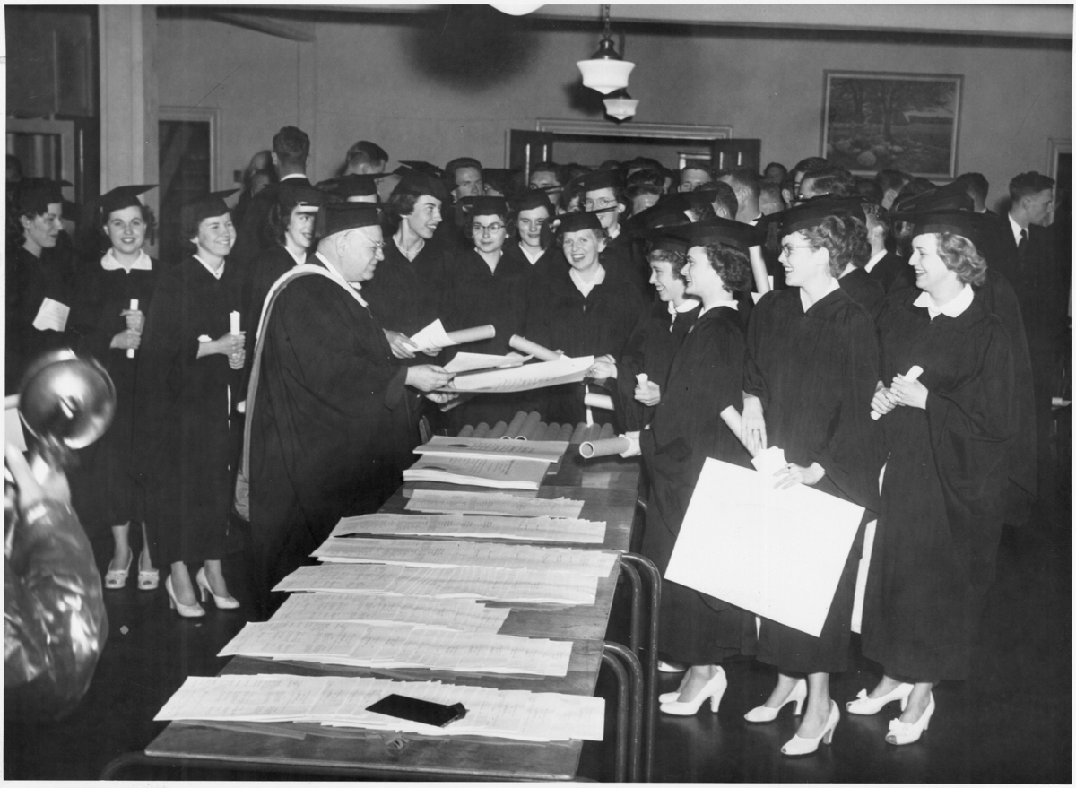 Opened in 1903, the Macdonald Institute at @uofg initially taught young women nature study, manual training, and domestic art/science. By the time these photos were taken circa 1952, it had become one of the premier home economics schools in North America. @UoG_ASC @ONeducation