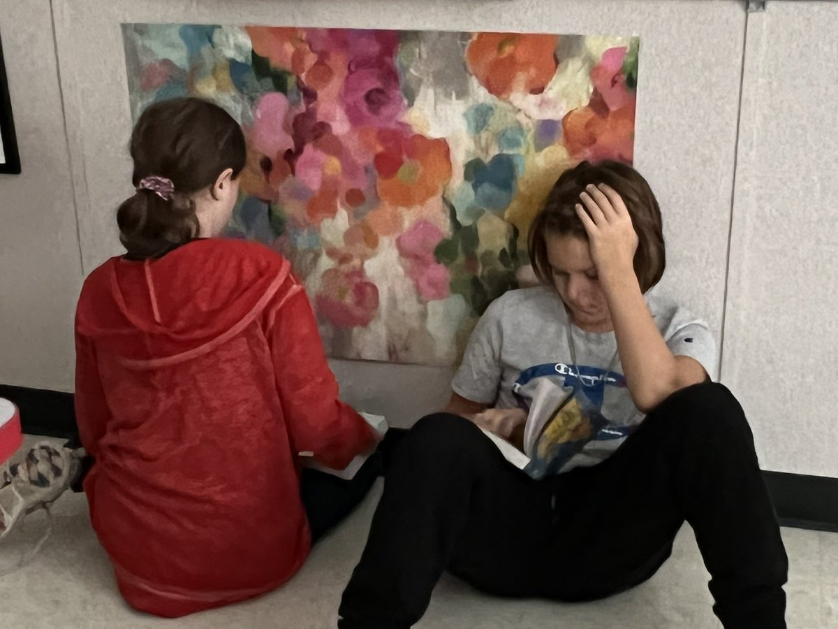 islebeachbum's tweet photo. @anderson_author Mrs. Simmons middle school students are enjoying the novel #posted https://t.co/f2CERqpmm2