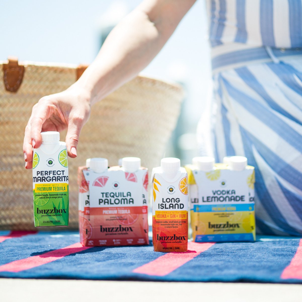 buzzbox's tweet photo. You can't go wrong with all natural premium cocktails...
Which buzzbox cocktail are you choosing? Share below. 👇
🌴 Perfect Margarita
🌅 Tequila Paloma
🍹 Long Island
🍋 Vodka Lemonade
📷️ @laura_lily
#buzzbox #buzzboxcocktails #allnatural #cheers https://t.co/GNtiiy7aOW