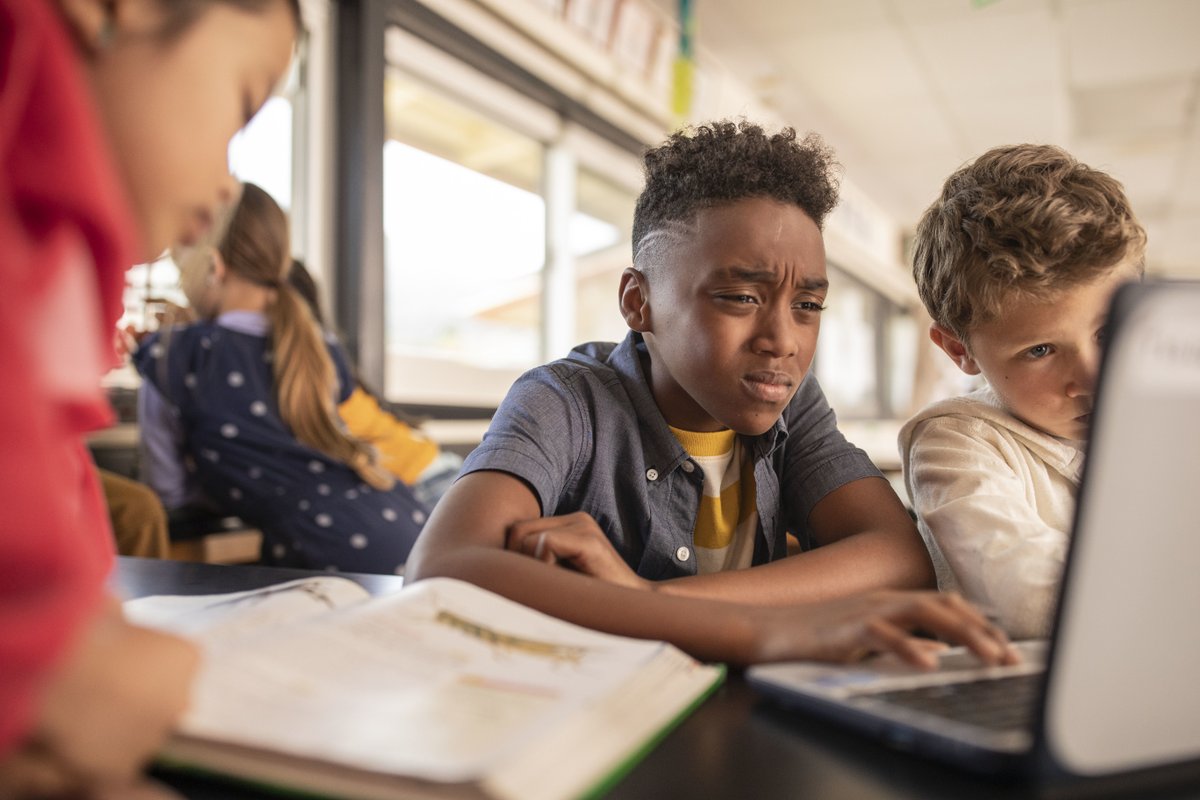 EyecareMeyer's tweet image. IS YOUR CHILD OFF TO A GOOD START AT SCHOOL? Watch for signs of squinting, eye rubbing, complaints of headaches or "tired eyes". These could all indicate a change in their eyesight. Vision directly affects learning.
#visionandlearning #squinting #learningproblems #headaches