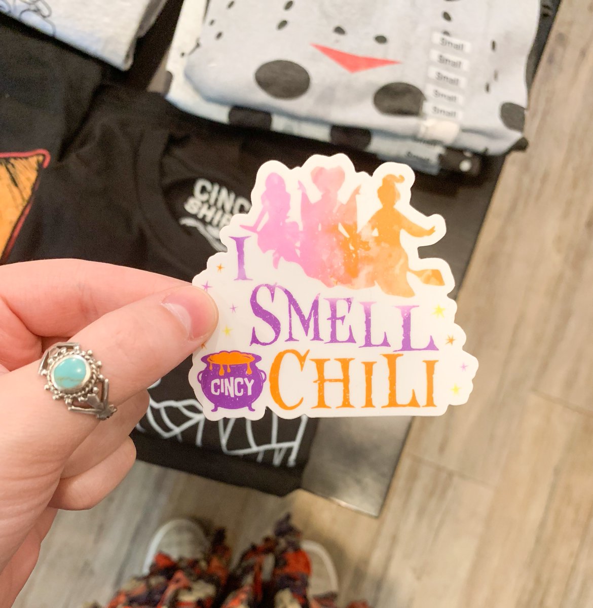 CincyShirts's tweet photo. I smell chili 🍝 is that what's for lunch?

Get this spooky-inspired Cincinnati chili sticker, exclusively at Cincy Shirts' retail stores and online at https://t.co/e6RzSscdn4 now. 
.
.
#HocusPocus #CincyEats #CincinnatiChili #CincyThings #CincinnatiFood https://t.co/snsqSmCHRo