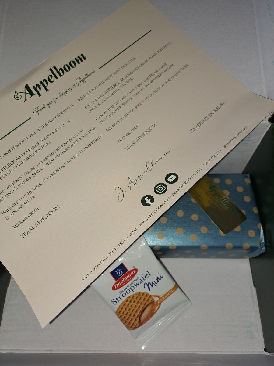 nephrops's tweet photo. Thank you @AppelboomLaren for the stroopwafel (it was a suprise) that came with the Pilot Capless.
#Appelboom #Pilot #PilotCapless #FountainPen https://t.co/Djqt0dFNV0