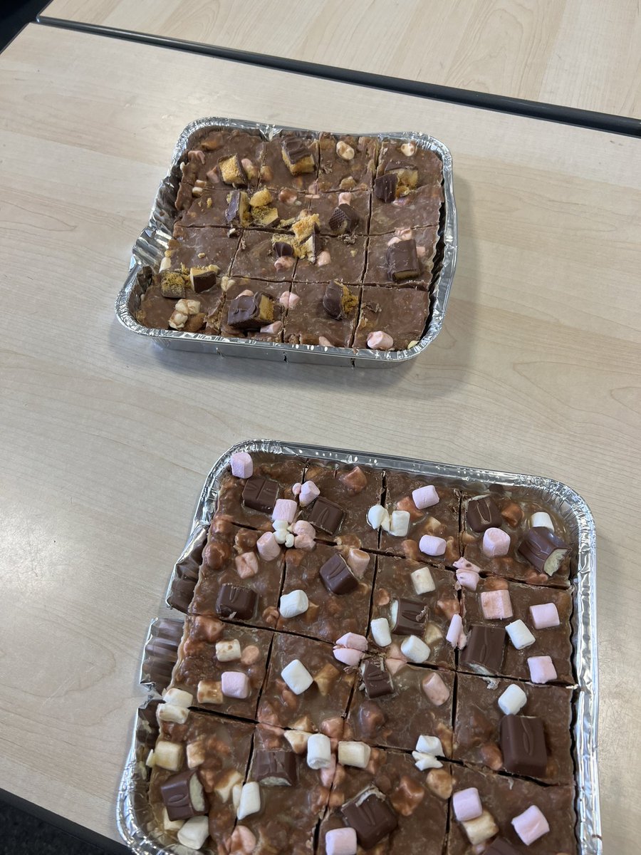 EmsleyMiss's tweet photo. 🍫 P7 bakery 🍫

So impressed with the finished rocky roads! I hope all of the P7s enjoyed as much as myself and some of the other teachers did 💙 https://t.co/45NJWeiACS