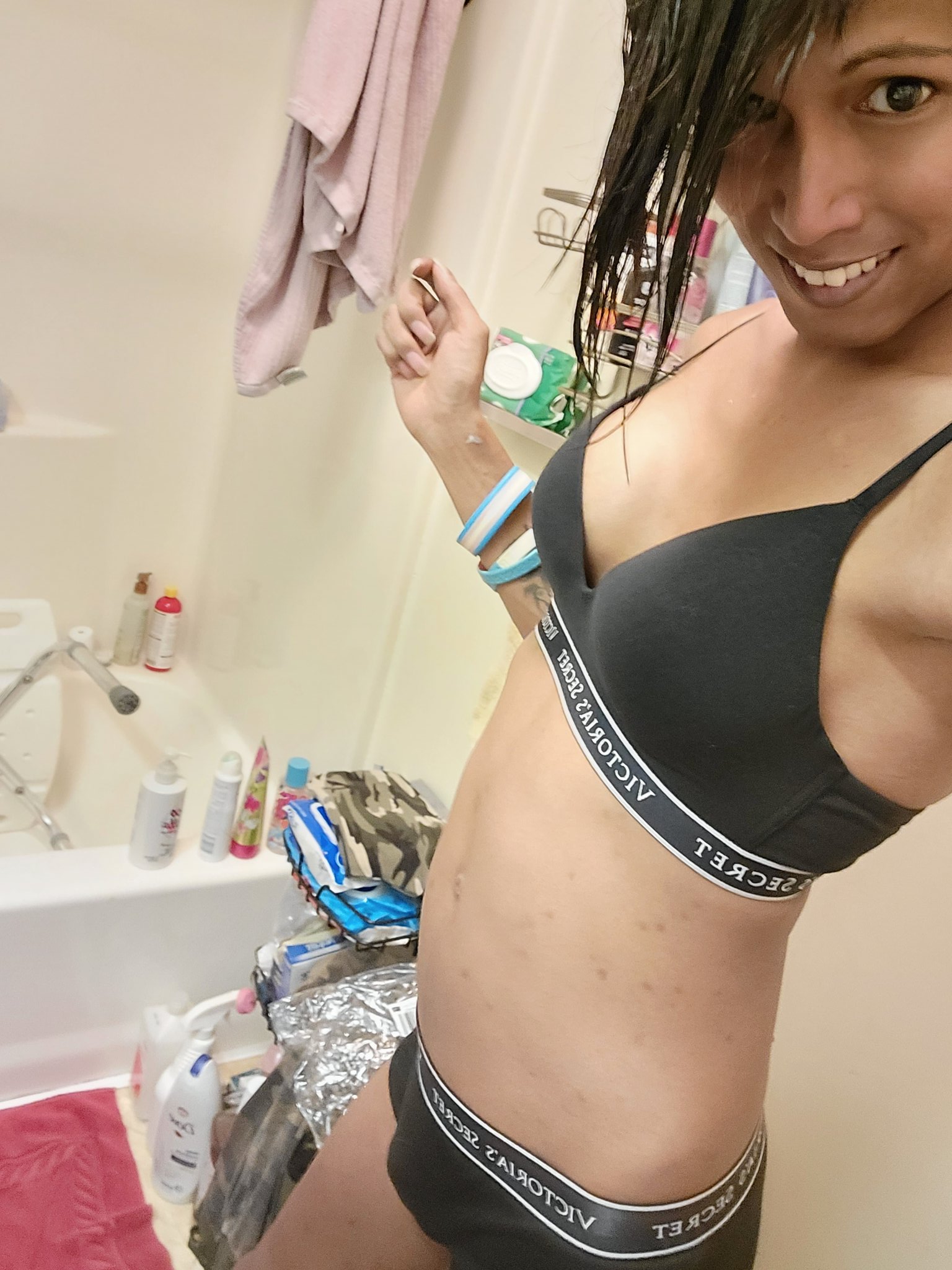 Do u like girls with a bulge ?
#TransIsBeautiful #trans #hrt #m2f 
#emosubmissive #asian #islandgirl