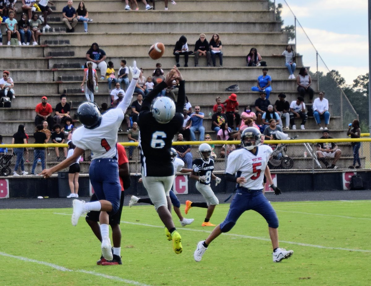 HokeCoSchools's tweet photo. Football Fridays are pretty special, but football Wednesdays are pretty awesome too...especially when it's the Middle School Football Jamboree!🏈 #GoPanthers #GoTigers #GoEagles #TeamHoke #FutureBucks https://t.co/kSA3215oOA
