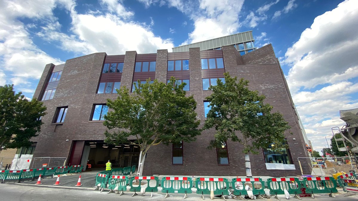 MeasomDryline's tweet photo. Measom have gained practical completion on the Gateway West building in London. Working with Sir Robert McAlpine, the new development is a 4 storey office building with a reception area. Works include drylining, tape & jointing works.
👷♂️🏗 #londonproject #gateway #construction https://t.co/ajHPbuElCt