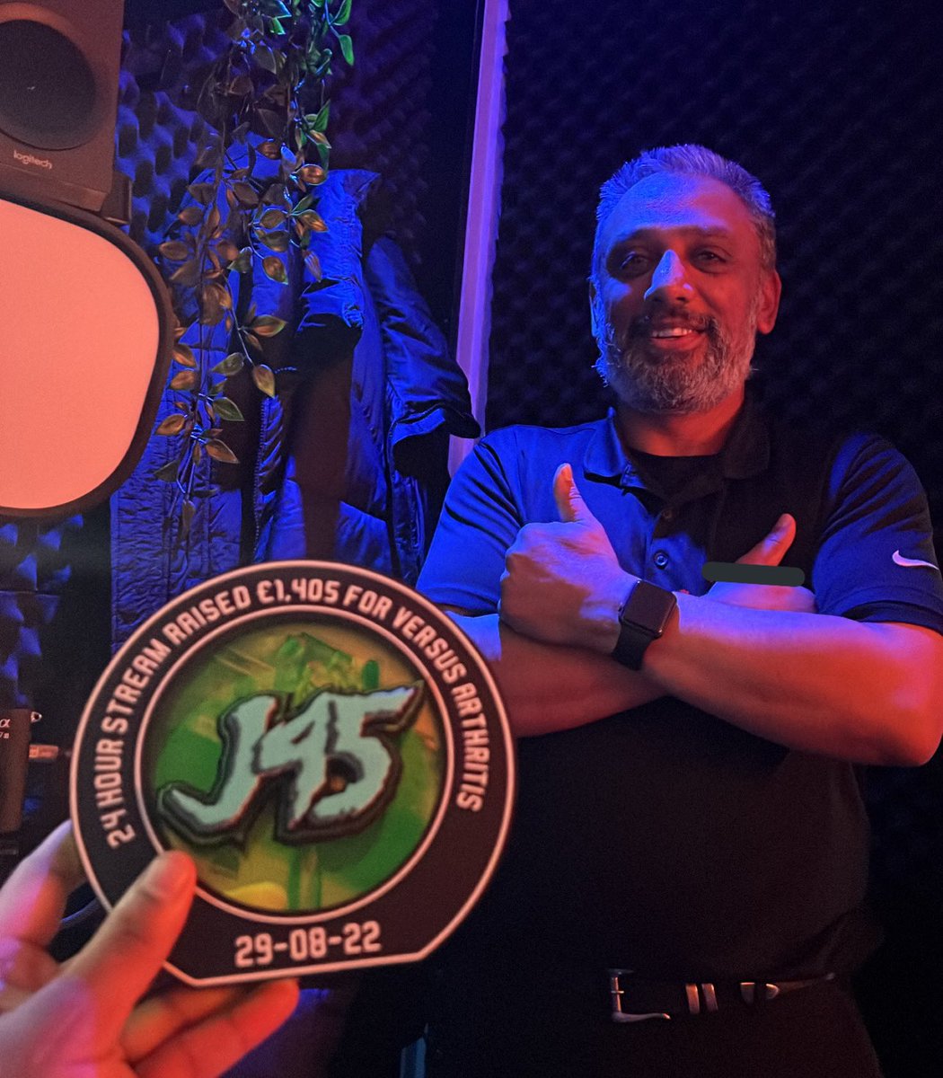 Deadass I have the best Dad in the whole f*cking world…

Papa Jassal surprised me with this Trophy to commemorate the Charity stream where we raised £1,405 for @VersusArthritis 🔥

One day I’m gonna make all his wishes/dreams come true.