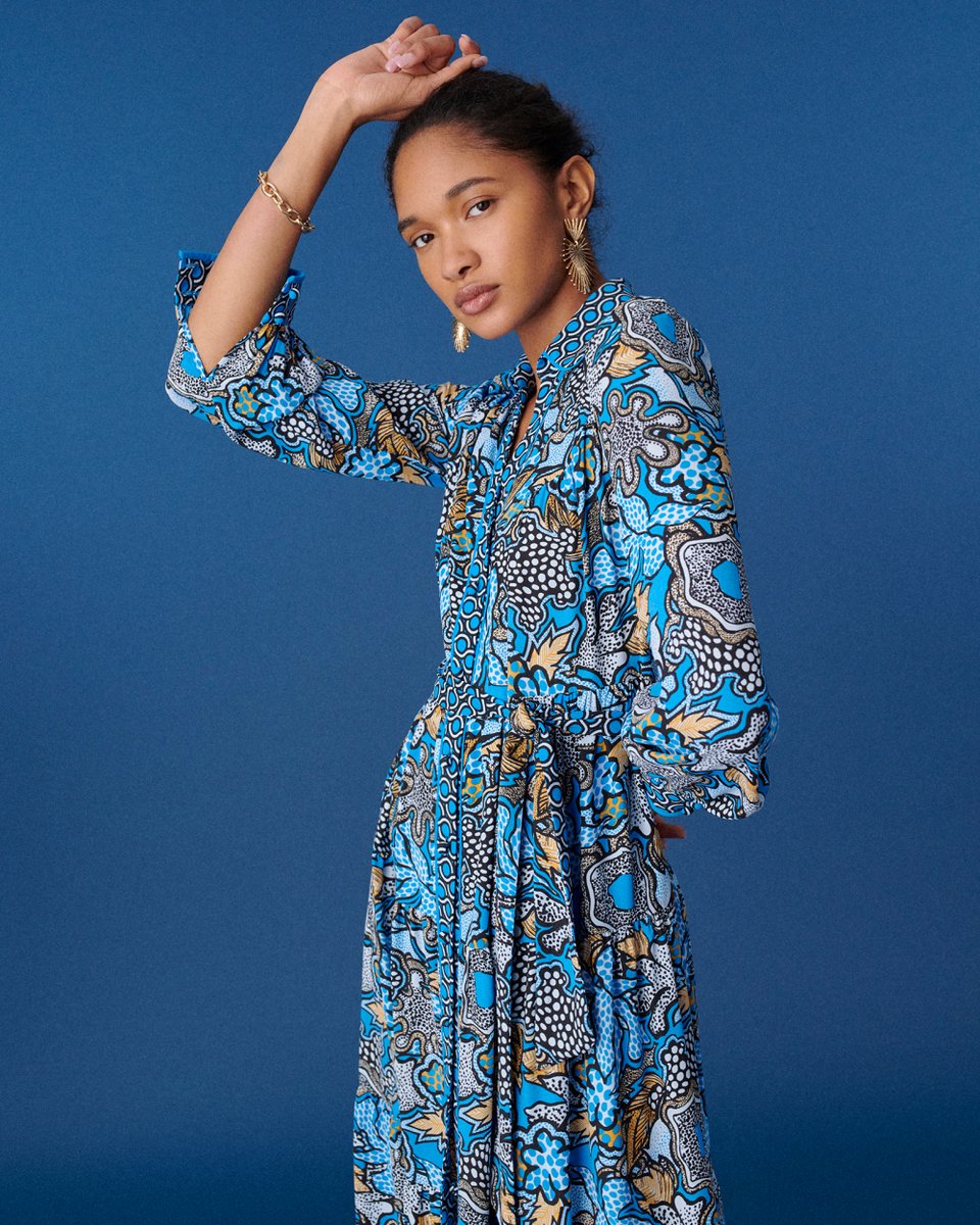 DVF's tweet image. As the weather is getting colder, Alea, our new style, is ready to be layered. All you need is some heeled boots and a jacket. 👢