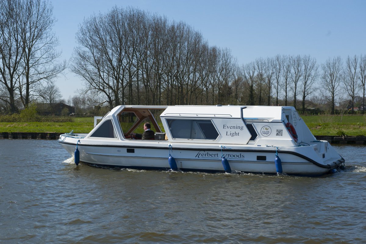 Waterways_Hols's tweet photo. 🌟 Special Offer - Pets Go Free 🌟
Pets are welcome free of charge this October on Norfolk Broads cruiser holidays starting at Potter Heigham! 🐶
Full details here: https://t.co/Kgsh8crjWM https://t.co/YhAZoQajql