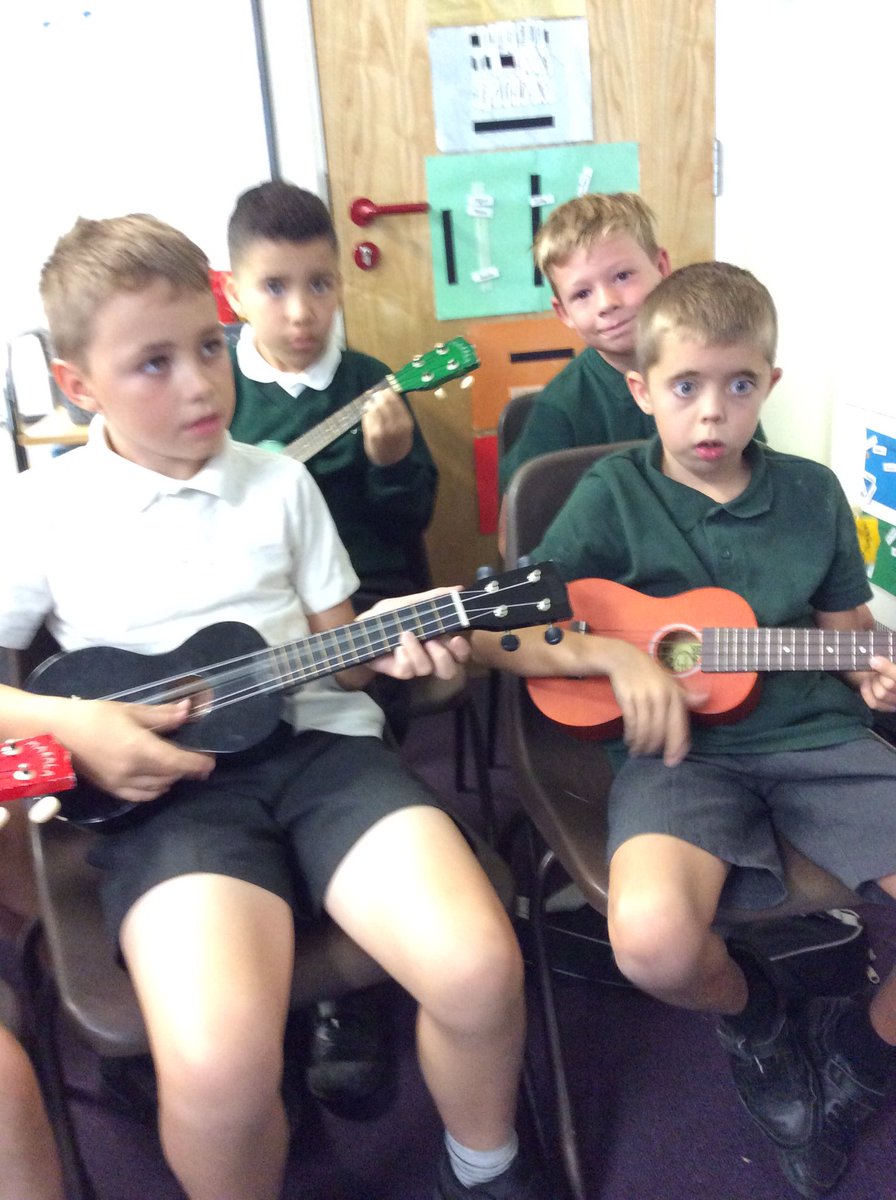 BeechClass_RE's tweet image. Beech class enjoyed their first Ukulele lesson today, learning how to hold them correctly as well as performing the ‘Coconut’ song.  🎼