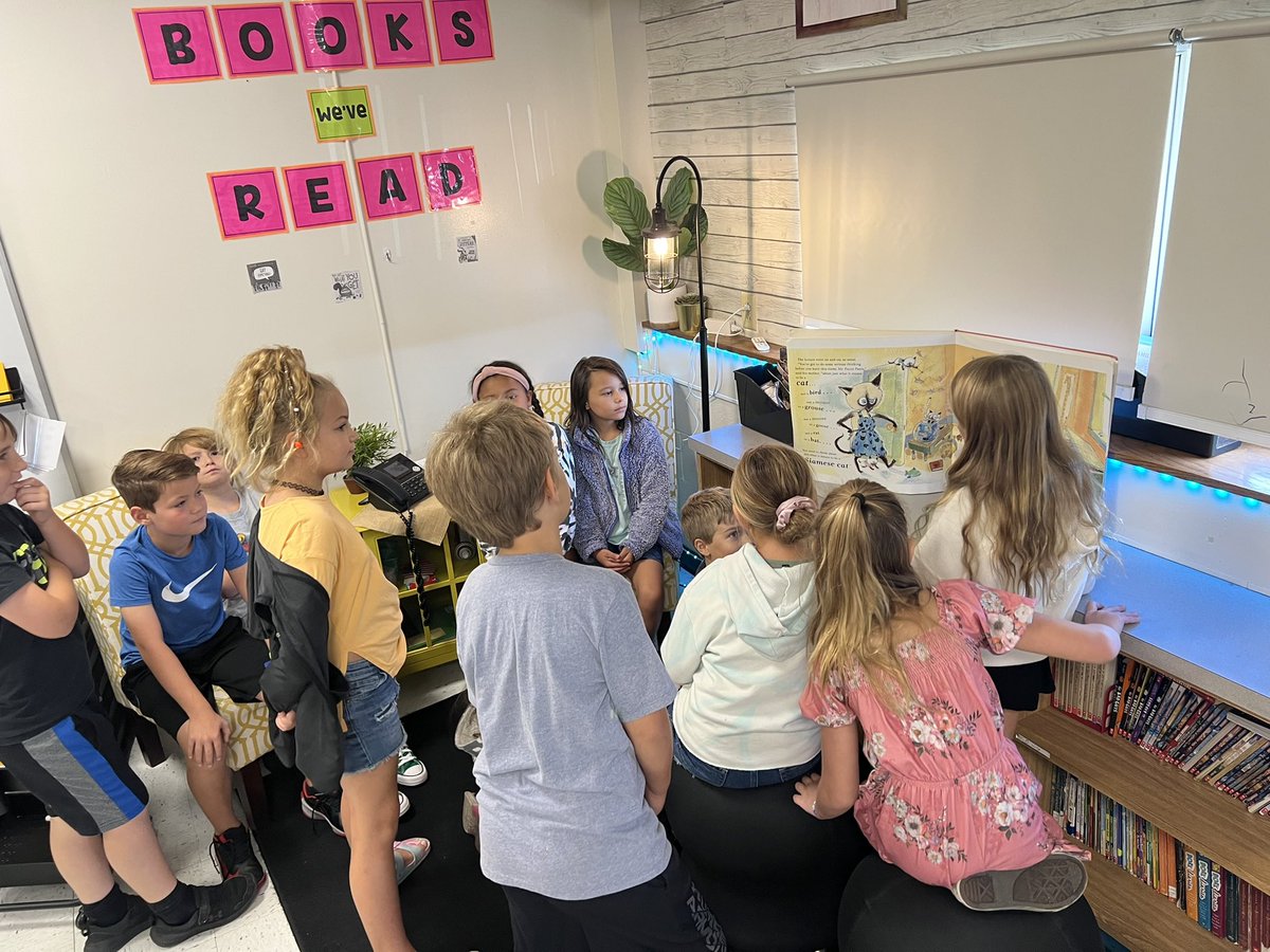 Student led story time! We love Skippyjon Jones 📖  ❤️ #ibtigerpride