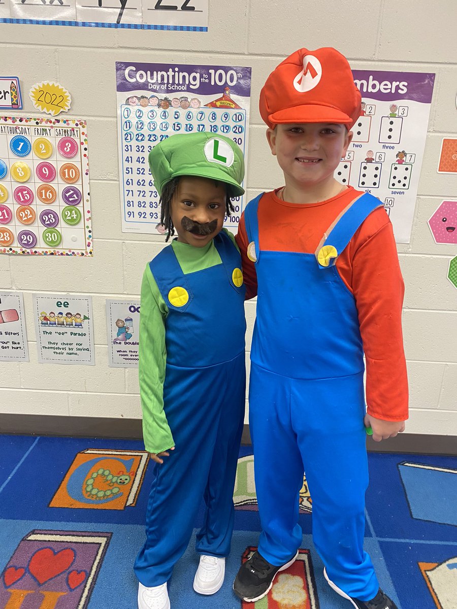 MandyBCollins's tweet photo. Character Day for Art Week! @BCESMustangCity @Supt_Hamlett @FCPSchoolsTN #artweek #characterweek #msmandyskinders https://t.co/Lohyk8mHbe