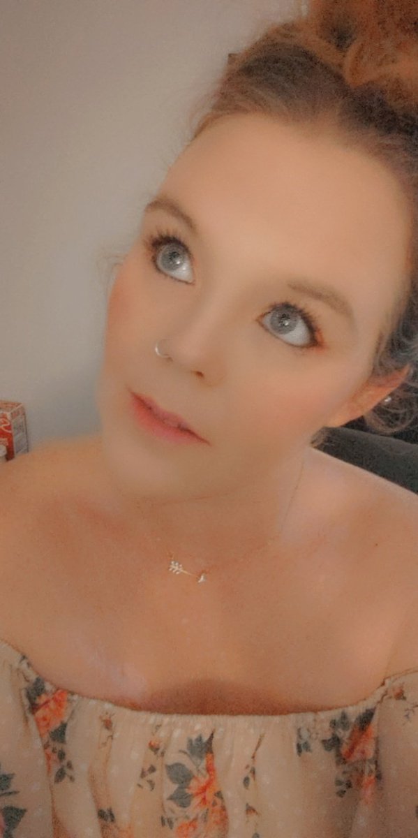 M1SS_KlTTY's tweet photo. Should I stream I'm feeling better 🐱 comment a ( Meow ) in comments if we hit 20 by 5 pm et we will stream 😍 https://t.co/HSiSWwZJQD