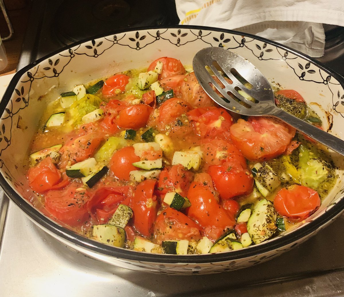 MrsColetteF's tweet photo. Domestic goddess day while my two boys are away.  House cleaned, decluttered and a pot of roasted tomato and courgette soup made🍅 🧹 🧽 All from the allotment of course! #smugface #growyourown #allotment https://t.co/62uEhXINud