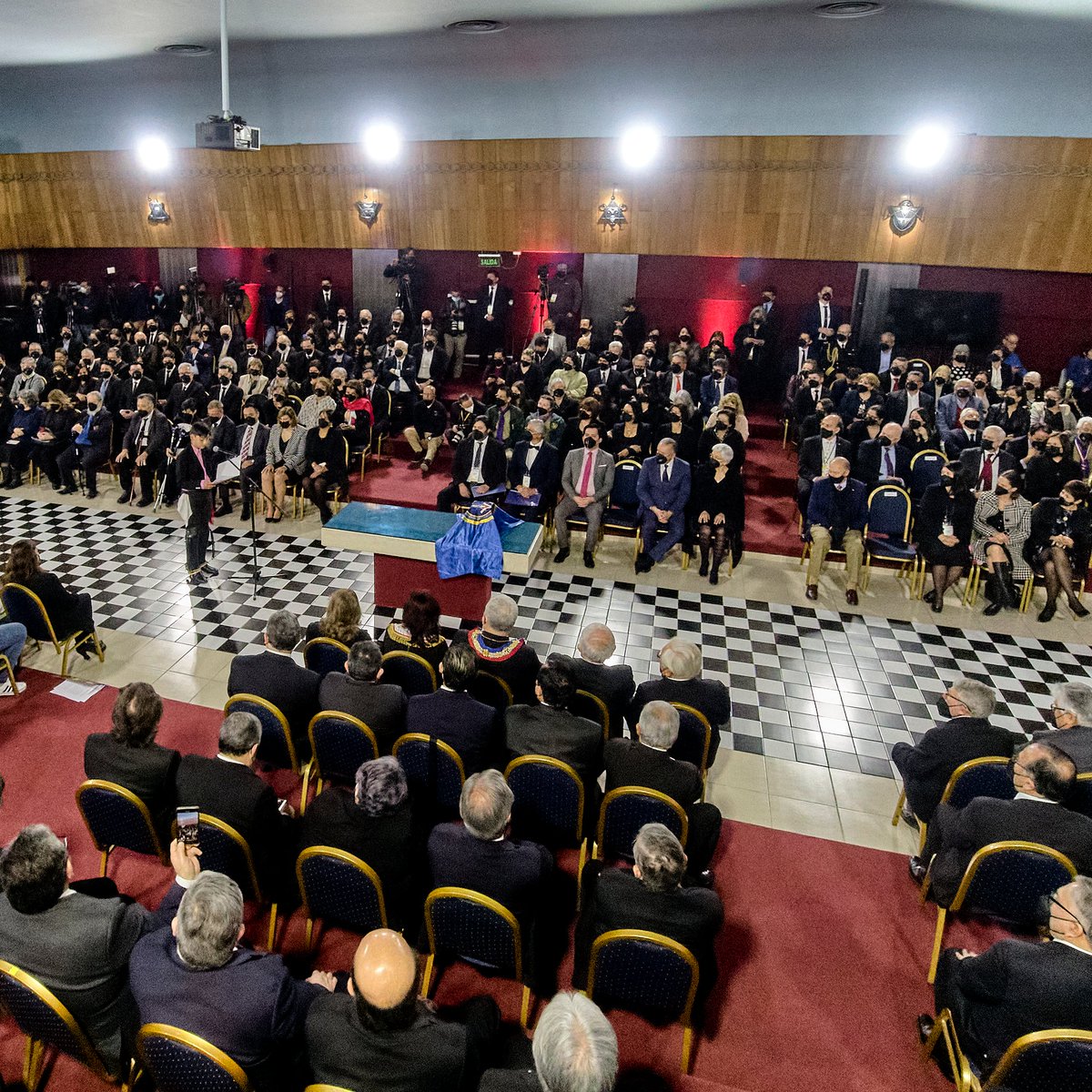 GLMCH_'s tweet photo. Con la asistencia de altas autoridades del país, se realizó por cuarto año Fraternitas de la República, ceremonia laica y republicana que organiza la masonería chilena para celebrar el aniversario patrio #Fraternitas2022 https://t.co/1Ba2QNZimz