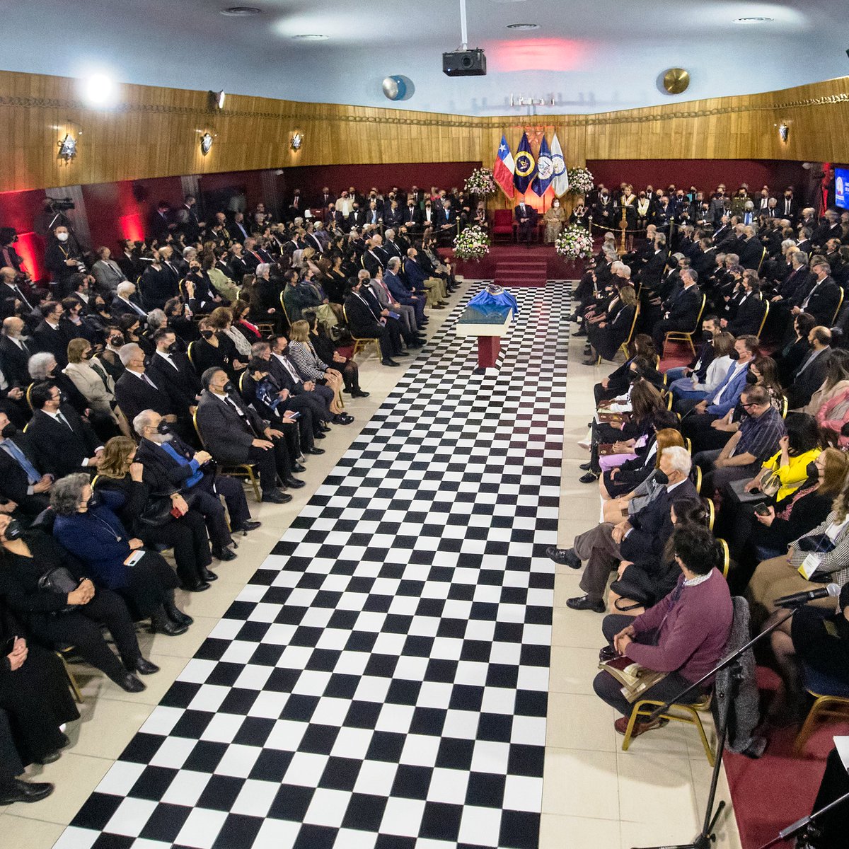 GLMCH_'s tweet photo. Con la asistencia de altas autoridades del país, se realizó por cuarto año Fraternitas de la República, ceremonia laica y republicana que organiza la masonería chilena para celebrar el aniversario patrio #Fraternitas2022 https://t.co/1Ba2QNZimz